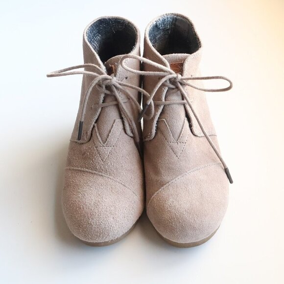 Toms Taupe Suede Leather Wedge Heel Lace-up Ankle Boots Booties Size 8 - Picture 14 of 16